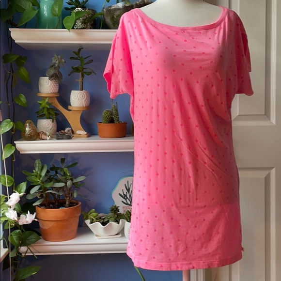 🌺Victoria’s Secret pink w/ dots oversized tee🌺 - Picture 2 of 4